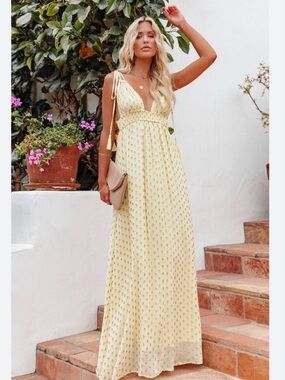 En Creme Lemon Metallic-Detail Maxi Dress